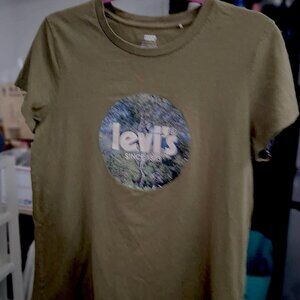 Size Large Levi's Graphic Logo Tee, NWOT, Olive green